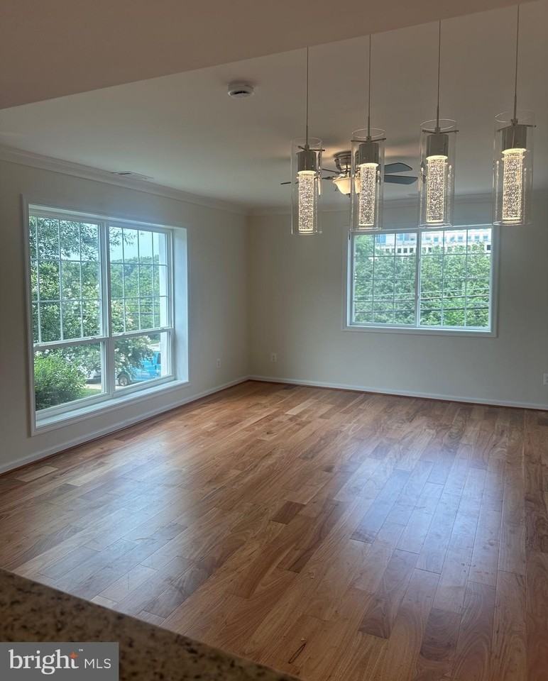 1637 N Van Dorn St - Photo 4 of 16