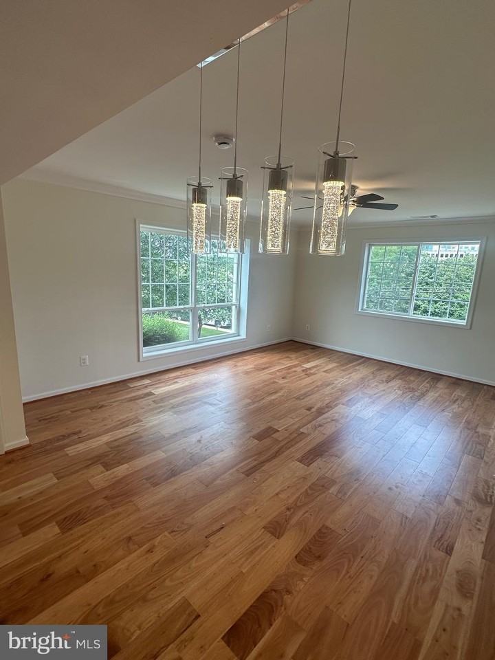 1637 N Van Dorn St - Photo 5 of 16