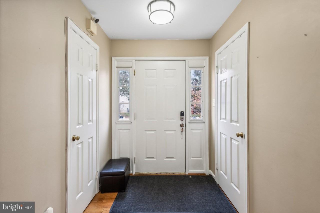 8047 Sky Blue Dr - Photo 3 of 41