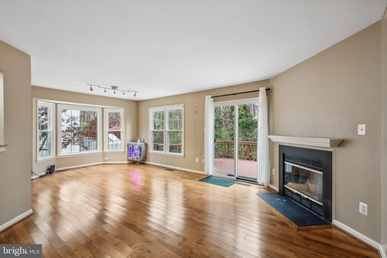 8047 Sky Blue Dr - Photo 4 of 41