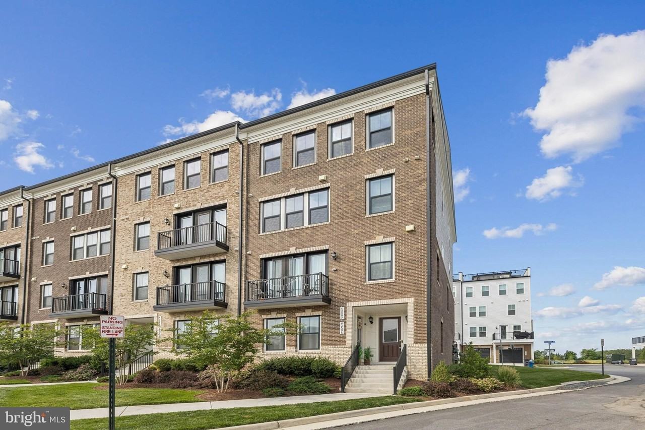 42597 Nubbins Ter - Photo 2 of 40