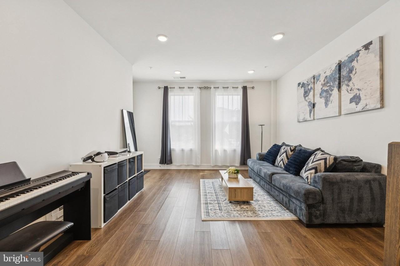 42597 Nubbins Ter - Photo 4 of 40