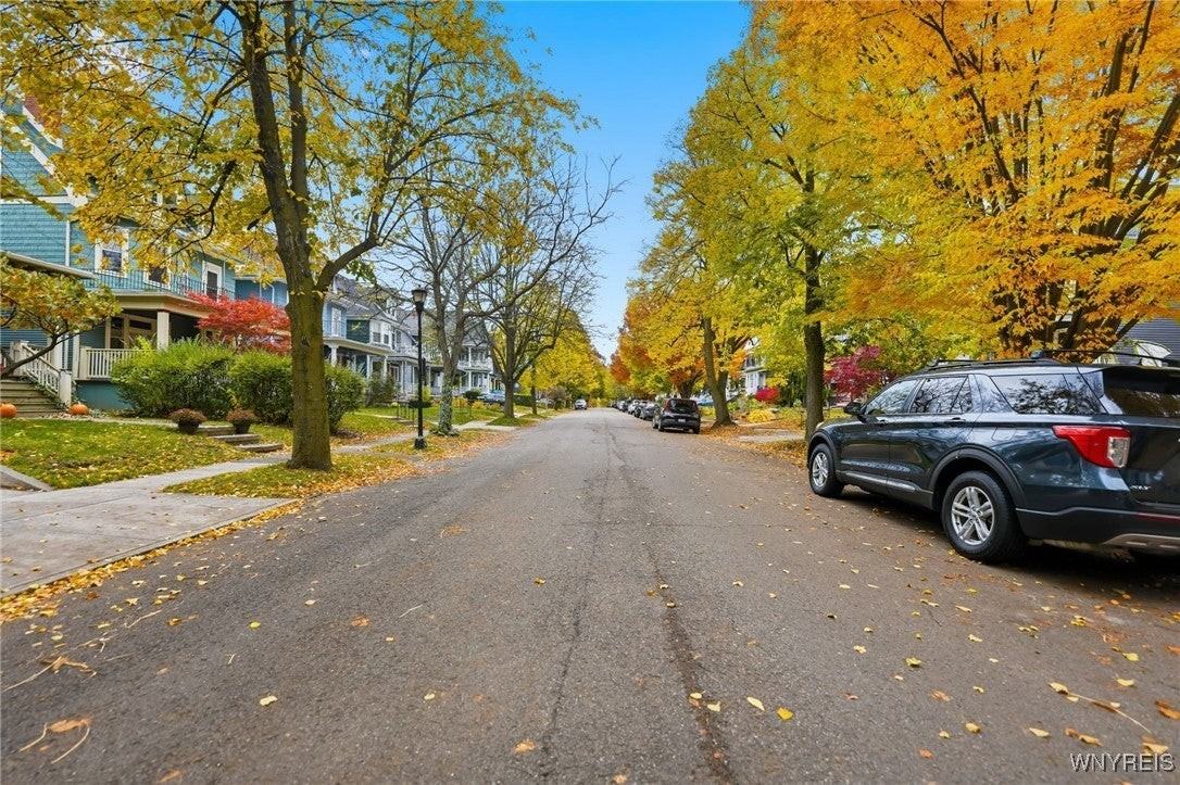 830 Potomac Avenue - Photo 2 of 36