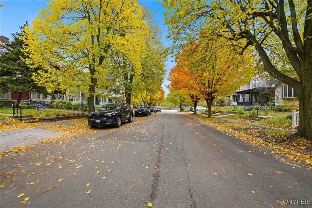 830 Potomac Avenue - Photo 3 of 36