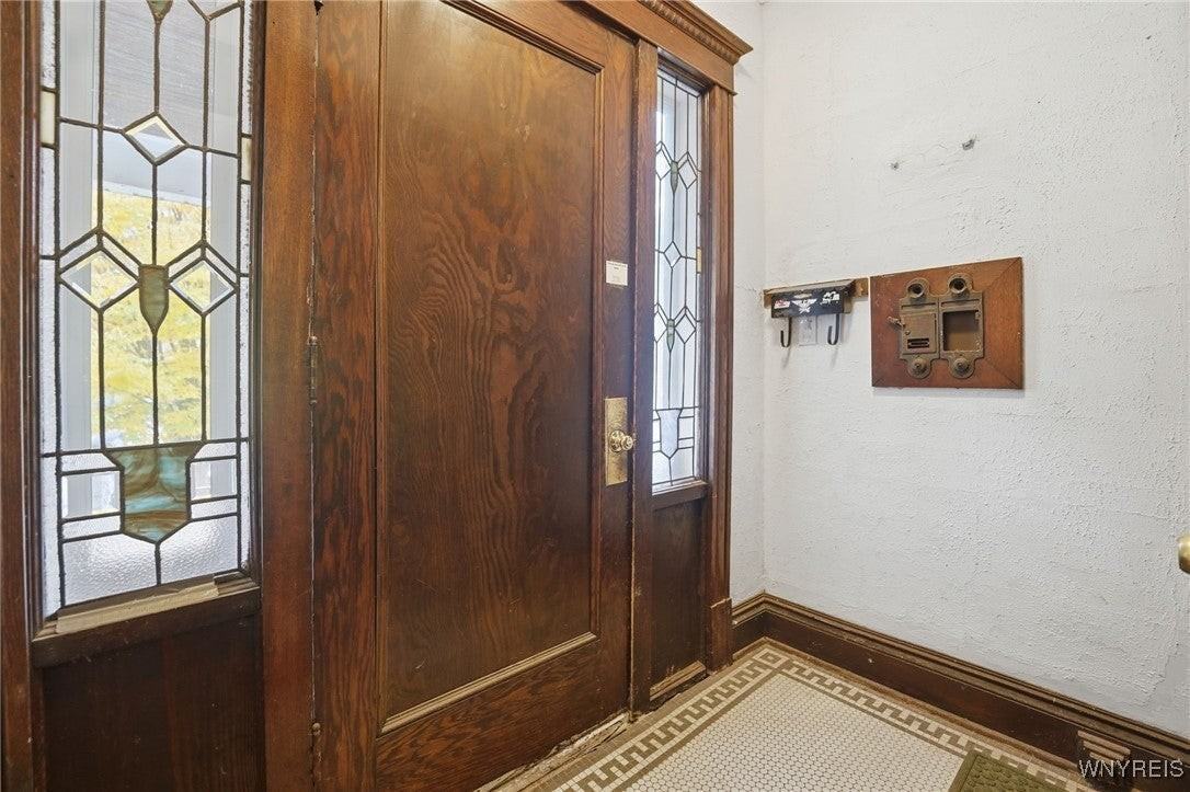 830 Potomac Avenue - Photo 4 of 36