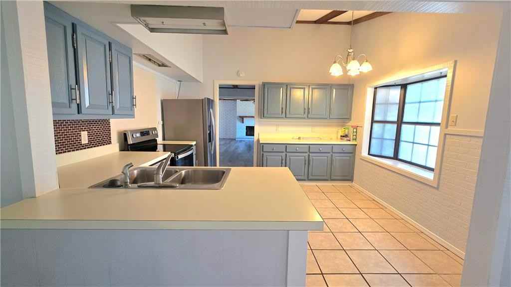 114 Gamma St - Photo 5 of 23