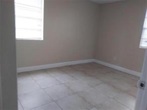 1227 Sw 46th Ave - Photo 3 of 24