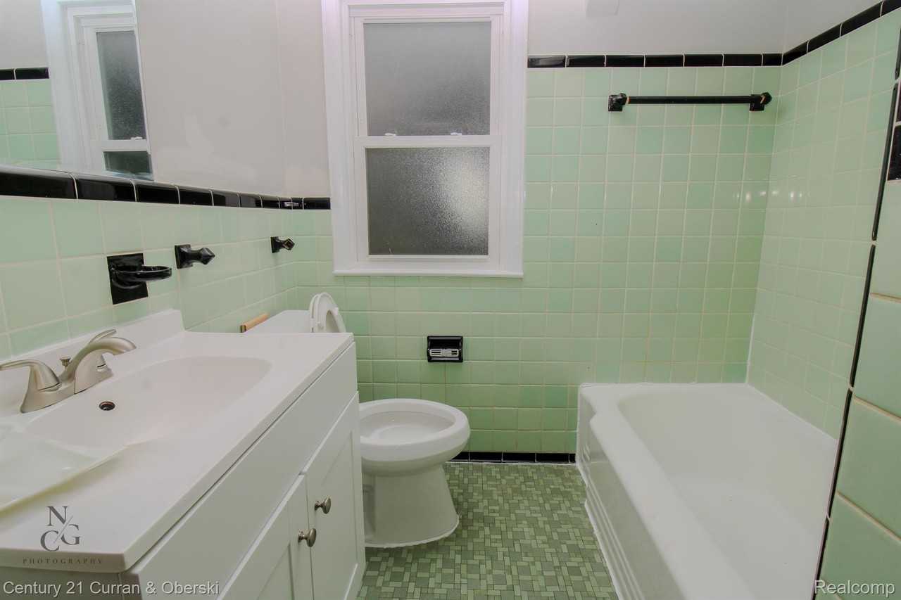 771 Farnham Ave - Photo 4 of 12