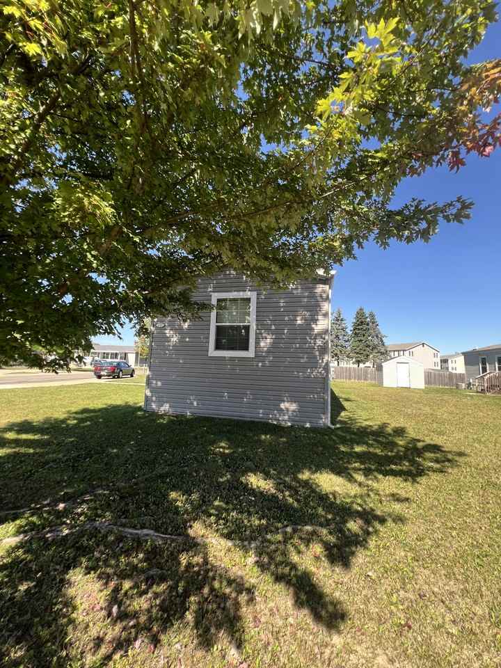 133 Grand River Dr #133 - Photo 2 of 6
