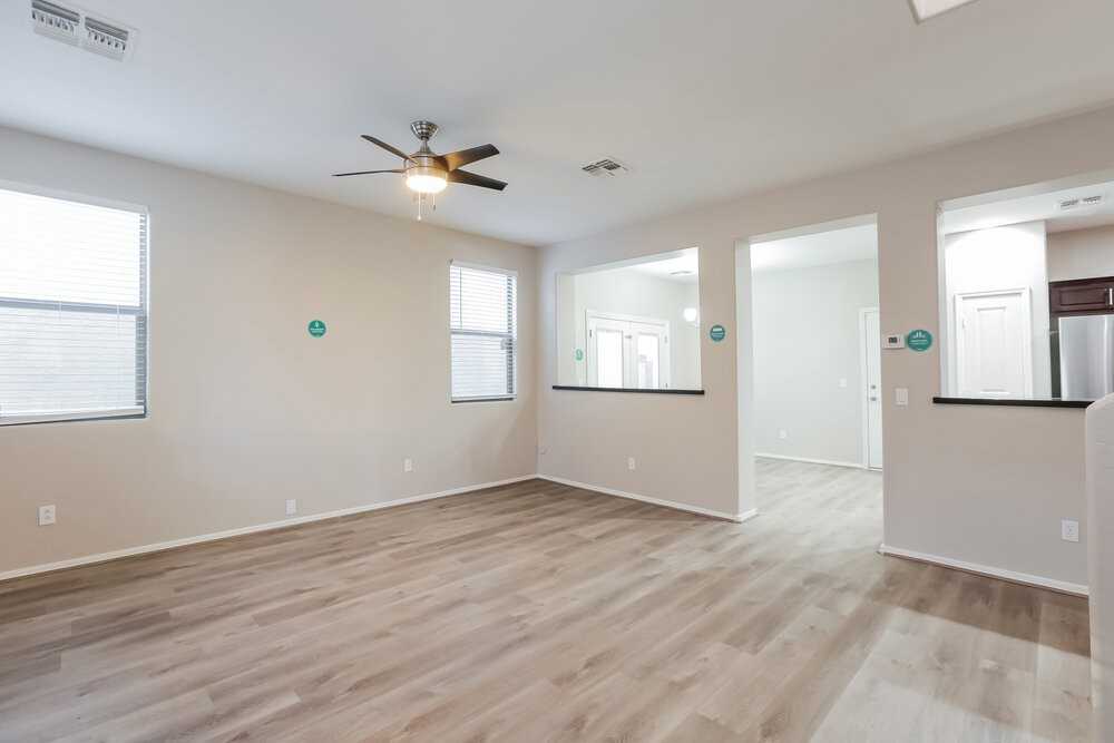 7032 S 7th Ln - Photo 4 of 17