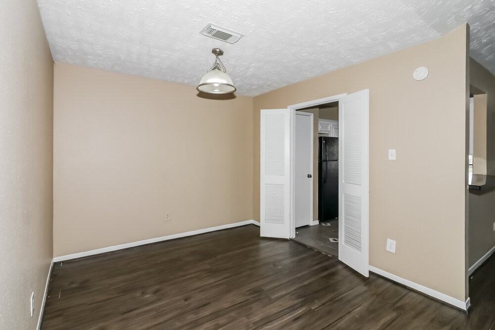 3425 Benfield Dr - Photo 5 of 16