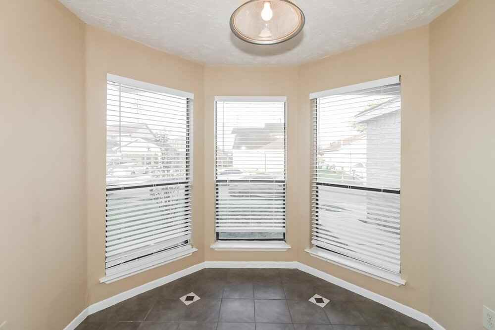 3425 Benfield Dr - Photo 6 of 16