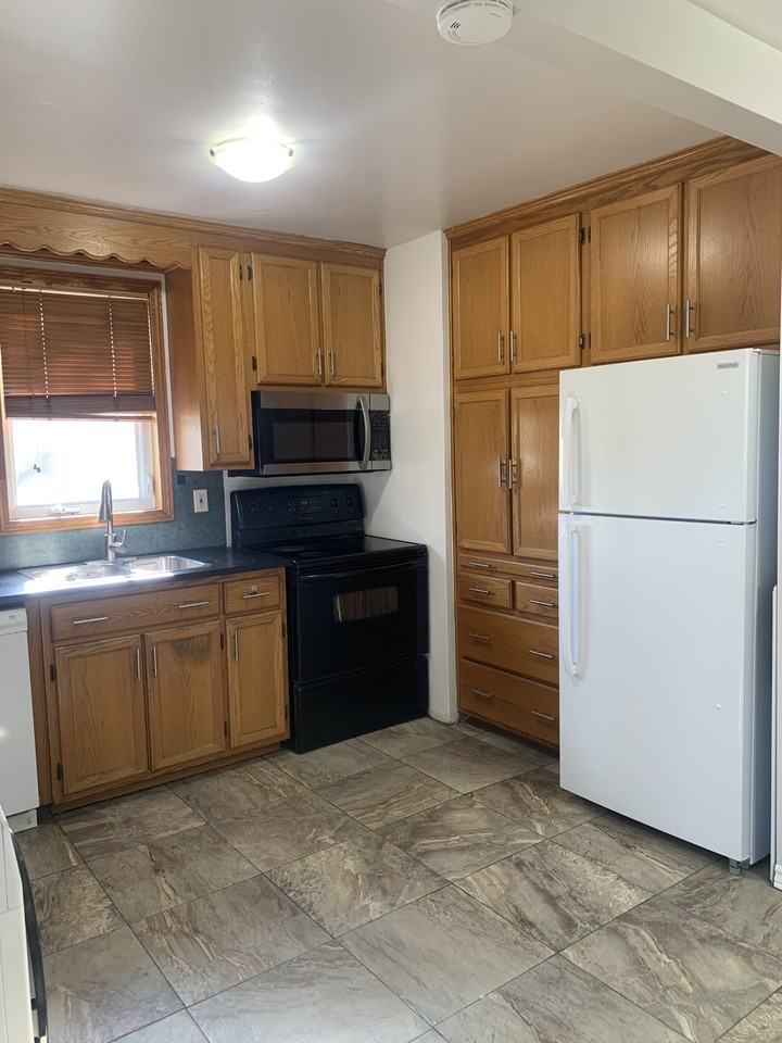 193 Grantham Avenue, Main Floor, St. Catharines - Photo 3 of 11