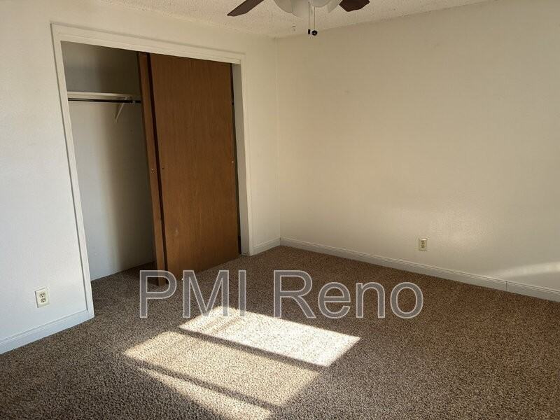 370 La Rue Ave - Photo 6 of 10