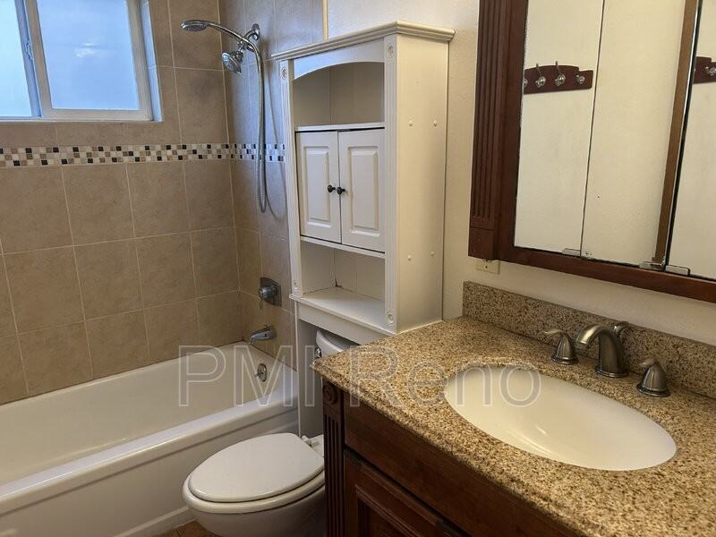 370 La Rue Ave - Photo 7 of 10