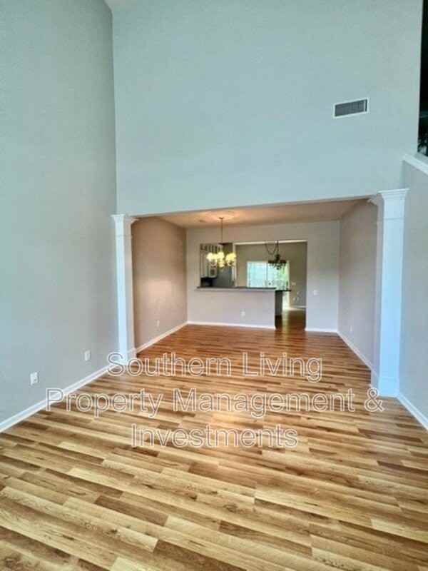 8214 Drakeview Ct - Photo 5 of 19