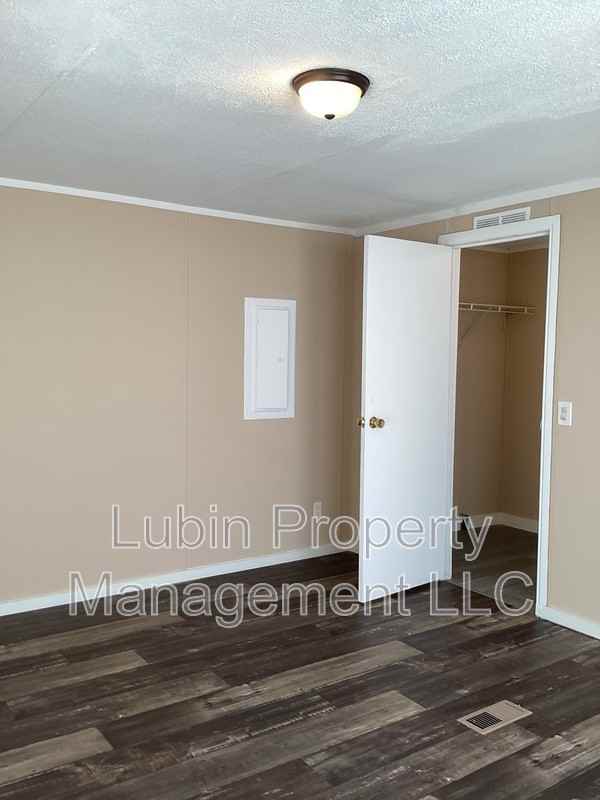 45 Grove Blvd - Photo 4 of 20