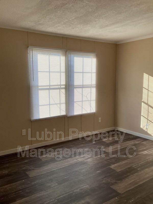 45 Grove Blvd - Photo 7 of 20