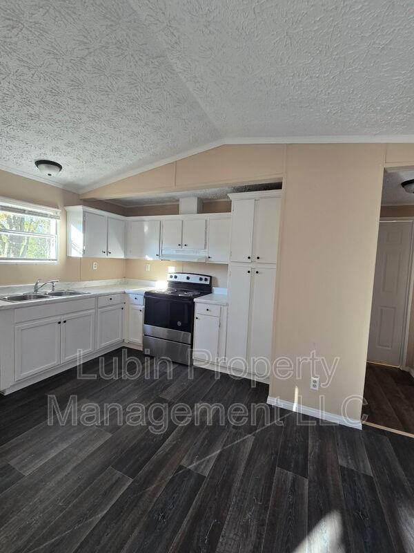 60 Virginia Ave - Photo 2 of 5