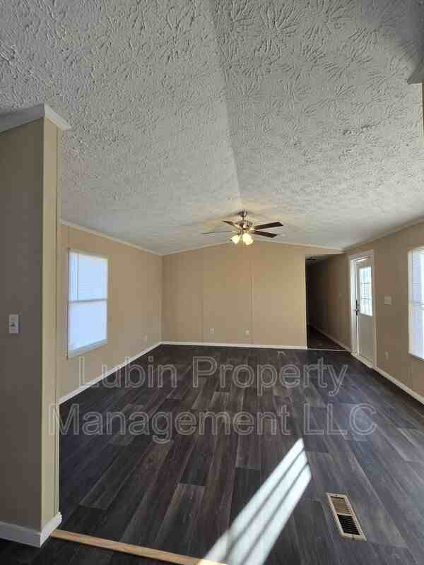 60 Virginia Ave - Photo 3 of 5