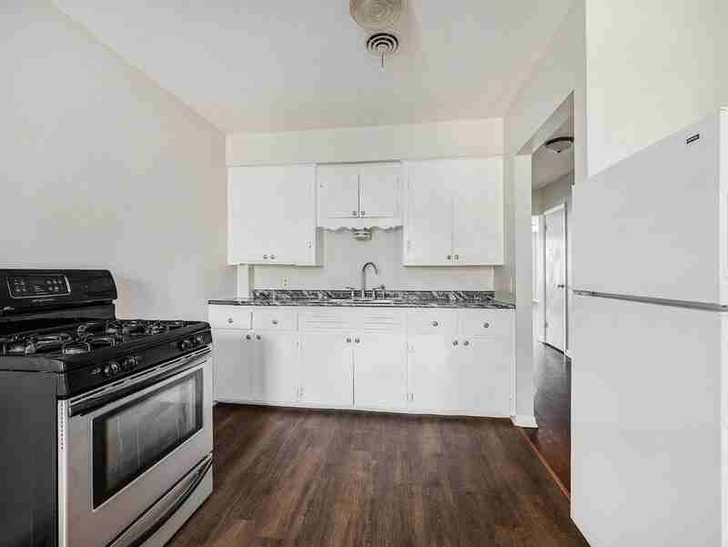 2422 1/2 S 16th St #9 - Photo 5 of 8