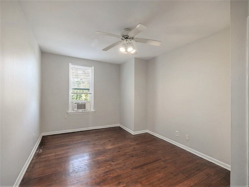 2426 1/2 S 16th St - Photo 3 of 8