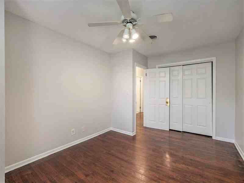 2426 1/2 S 16th St - Photo 4 of 8