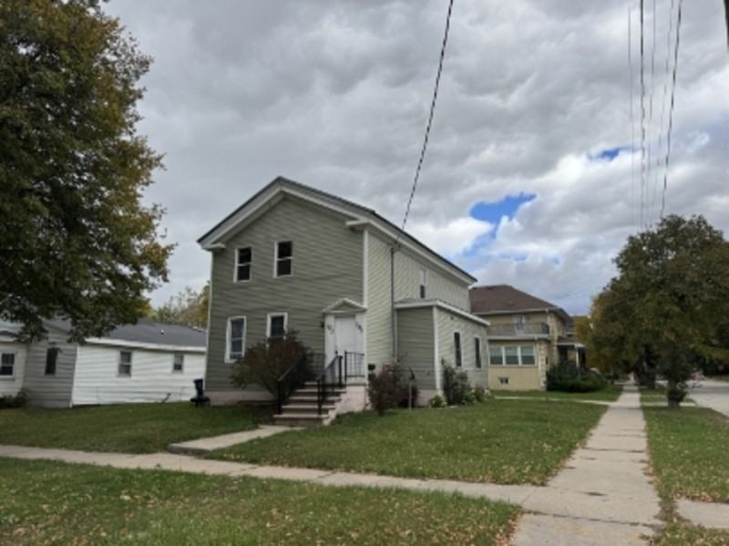 401 Cass St - Photo 2 of 2