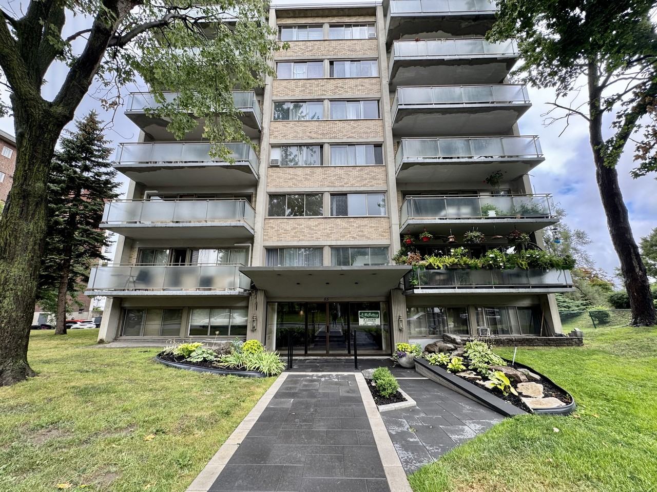 85 Brittany - Photo 2 of 4