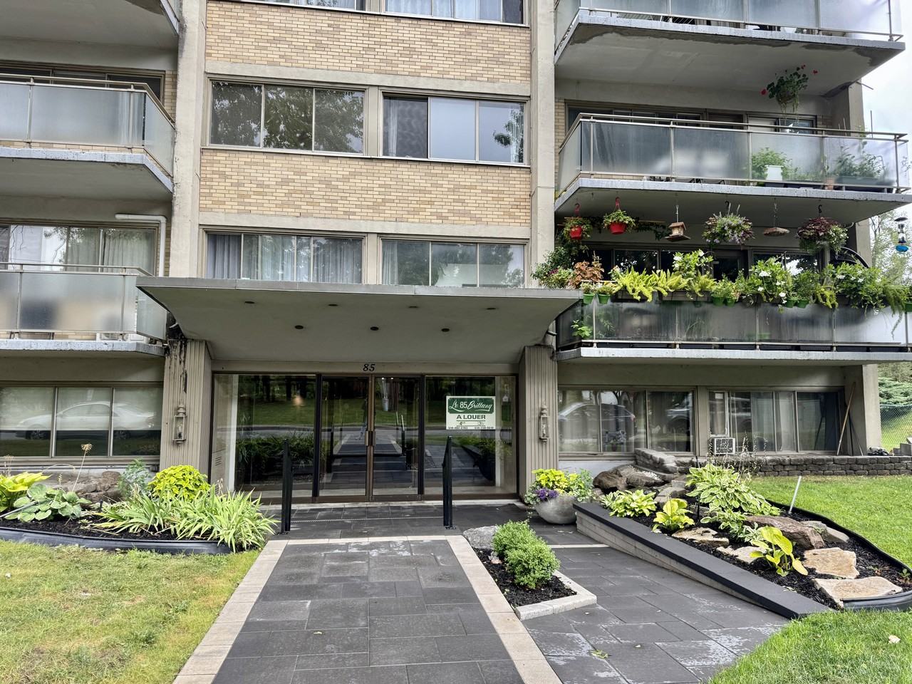 85 Brittany - Photo 3 of 4