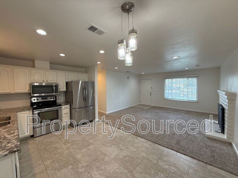 426 J St - Photo 5 of 36