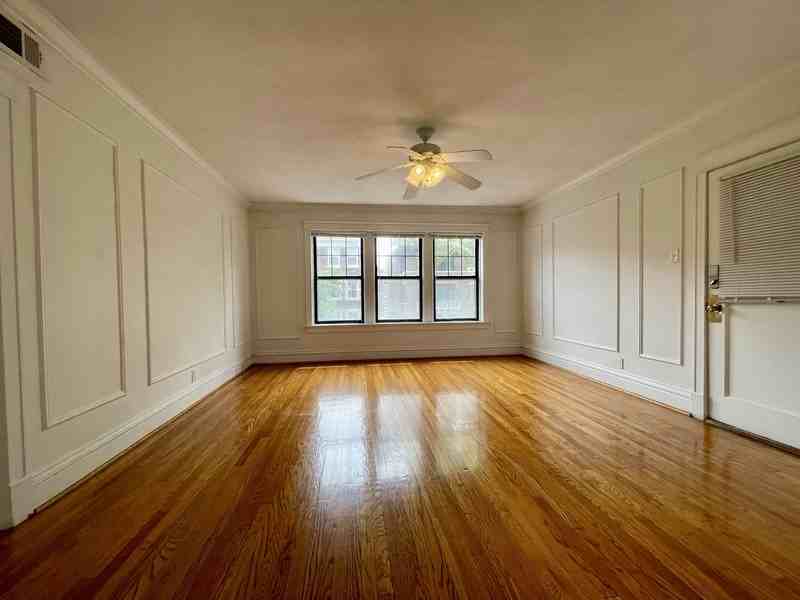 6323 S Rosebury Ave - Photo 6 of 39