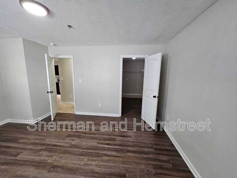 3101 London Ct #3101-102 - Photo 7 of 11