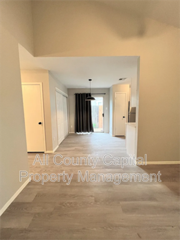 12214 Thompkins Dr - Photo 5 of 13