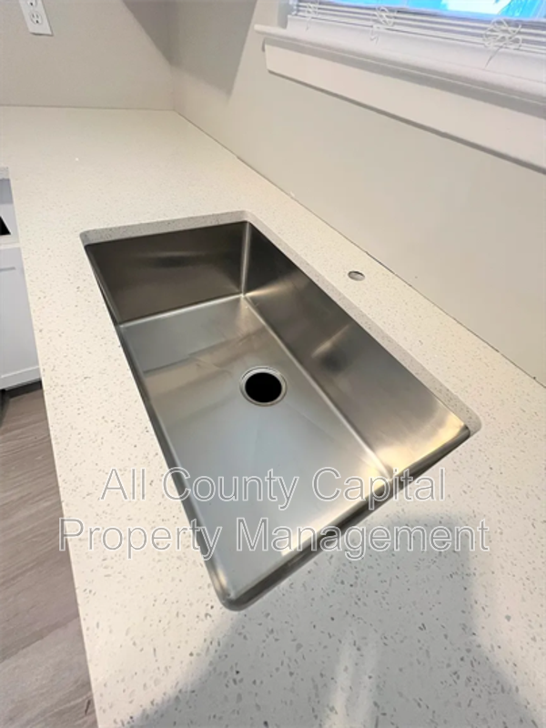 12214 Thompkins Dr - Photo 7 of 13