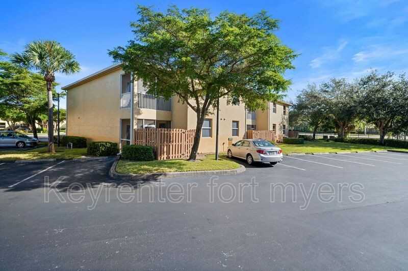 4241 Bellasol Cir #1924 - Photo 3 of 36