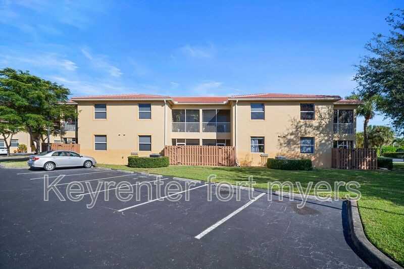 4241 Bellasol Cir #1924 - Photo 4 of 36