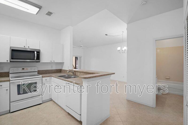 4241 Bellasol Cir #1924 - Photo 5 of 36