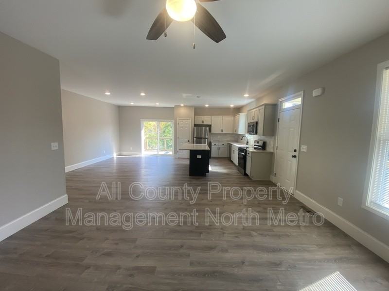 5390 Valley Dr - Photo 5 of 15