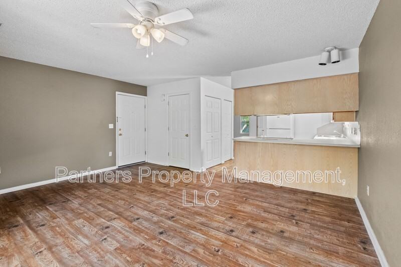 1621 N Leverett Ave - Photo 4 of 21