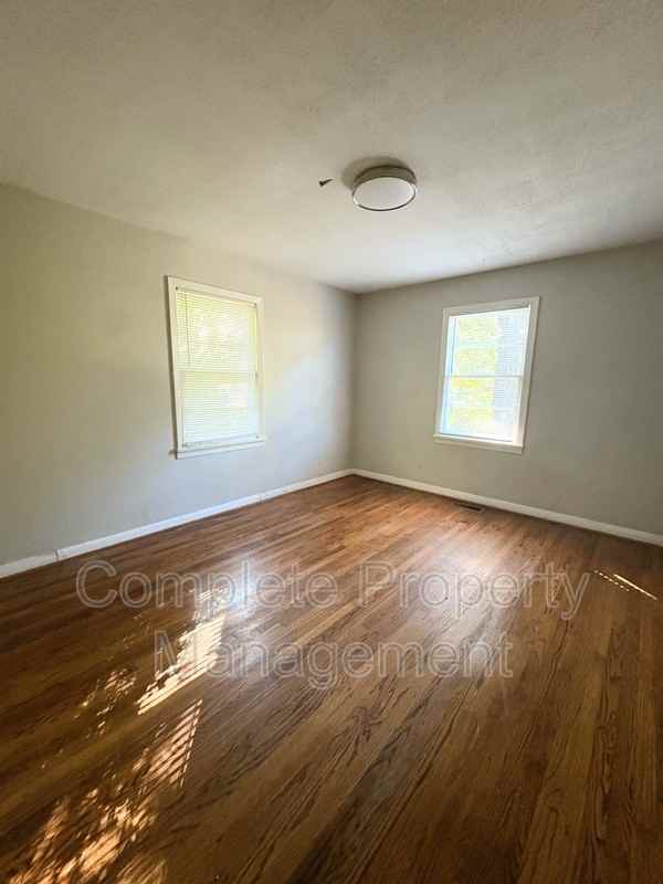 1373 5th Pl Nw - Photo 7 of 10