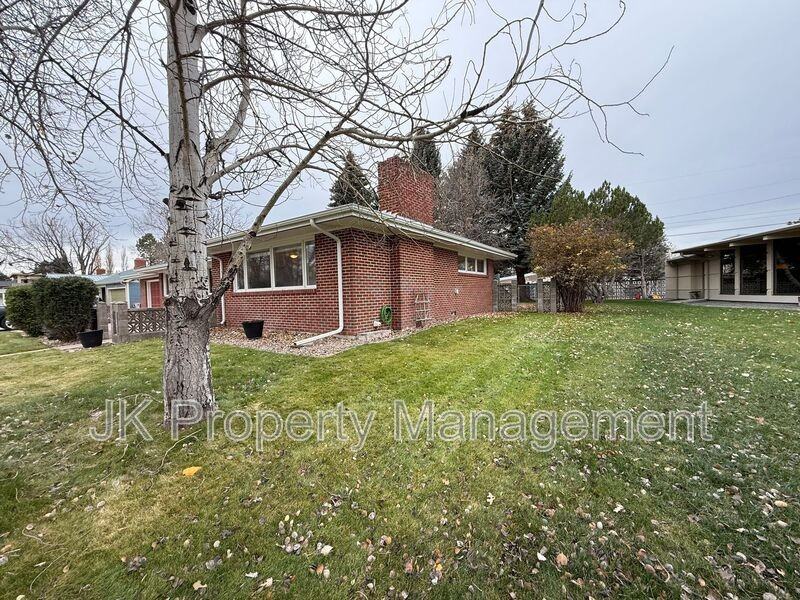 1726 Alder Dr - Photo 2 of 50