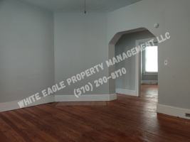 featured image of 915 W Elm St #1