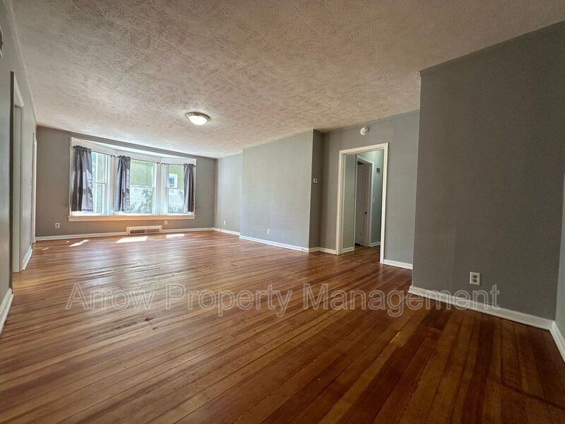 1429 E St #1429 - Photo 2 of 11