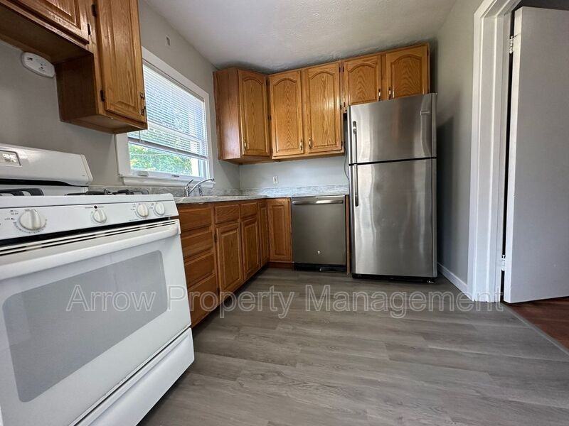 1429 E St #1429 - Photo 3 of 11