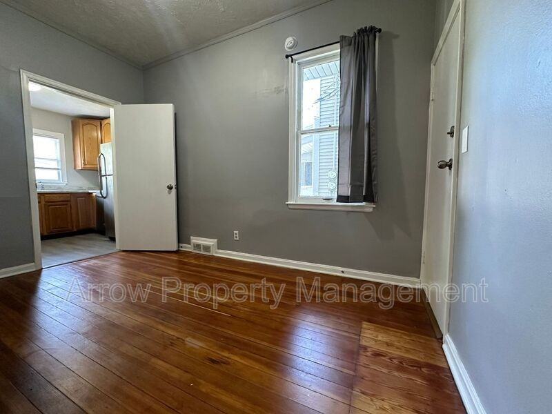 1429 E St #1429 - Photo 4 of 11