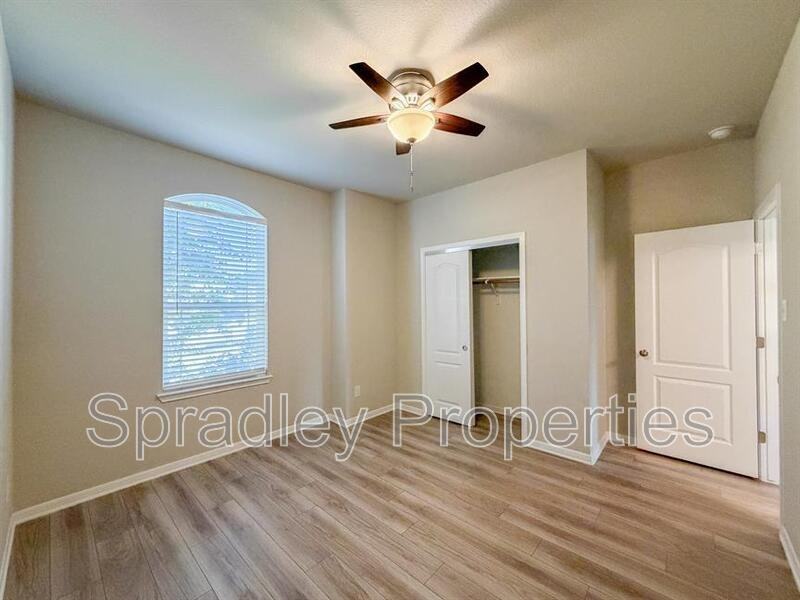 10229 Eaglefire Dr - Photo 4 of 25