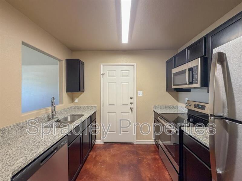 1646 Sabine Rd - Photo 4 of 14