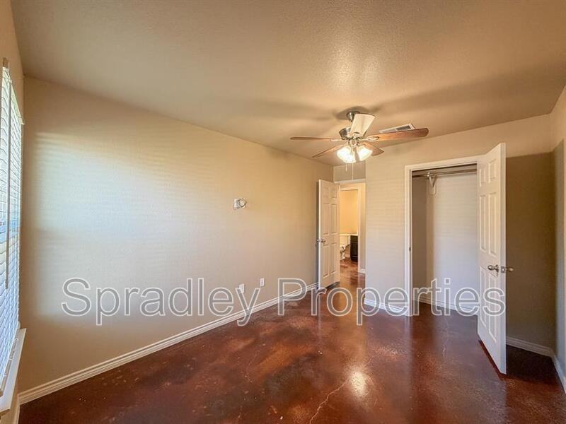 1646 Sabine Rd - Photo 7 of 14