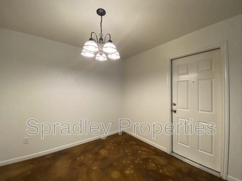 5510 Luxor Dr Apt A - Photo 3 of 10